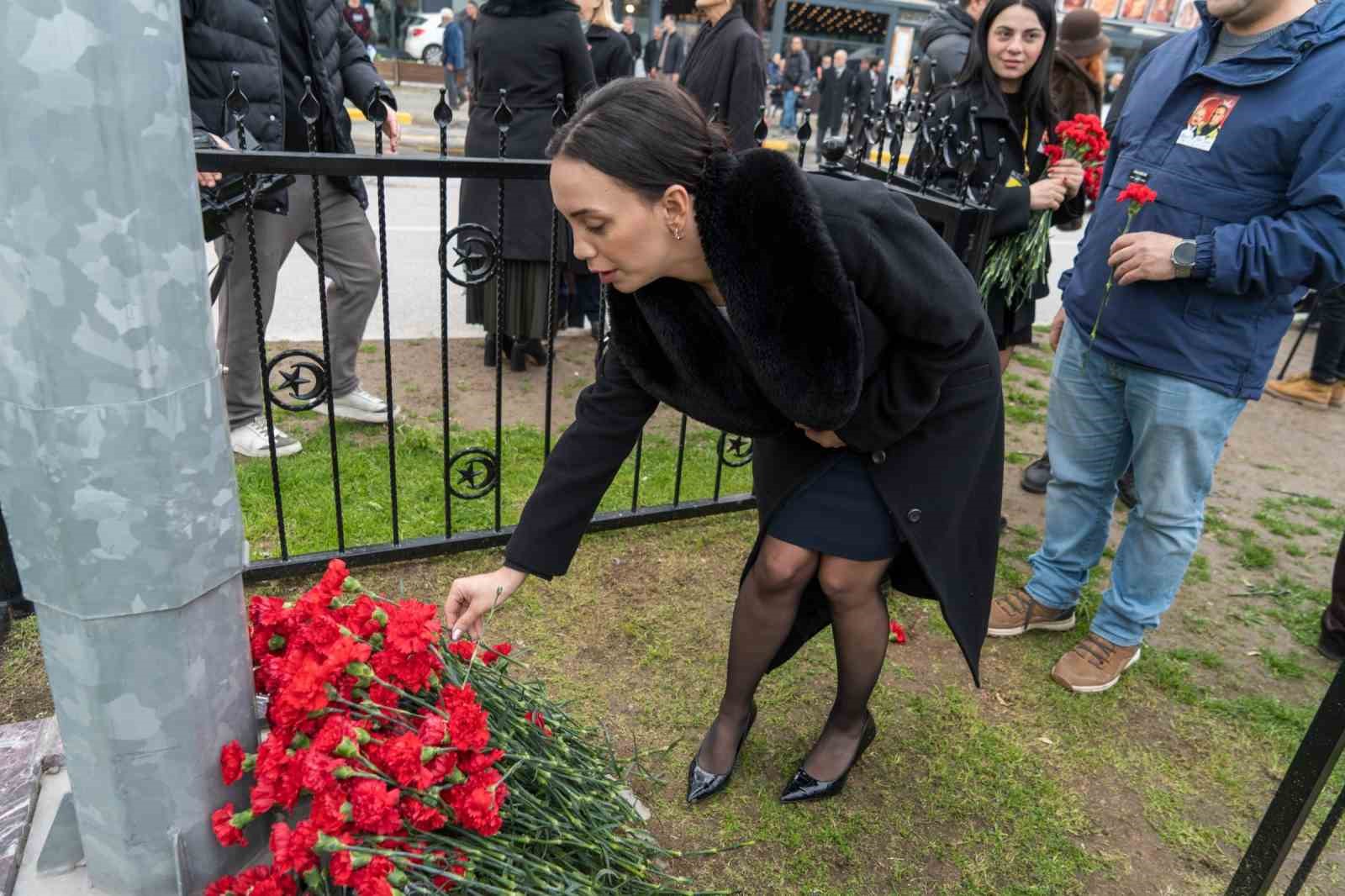 Fethi Sekin şehit düştüğü yerde karanfillerle anıldı

