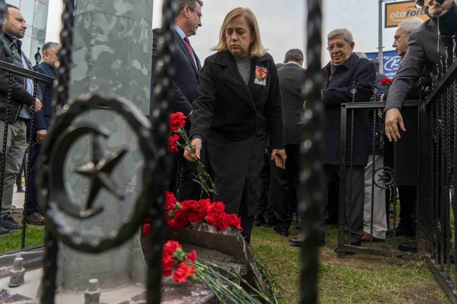 Fethi Sekin şehit düştüğü yerde karanfillerle anıldı
