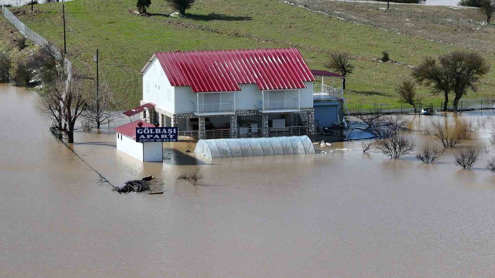 Fethiye - Antalya kara yolunda su baskını: "Ulaşım kontrollü sağlanıyor"
