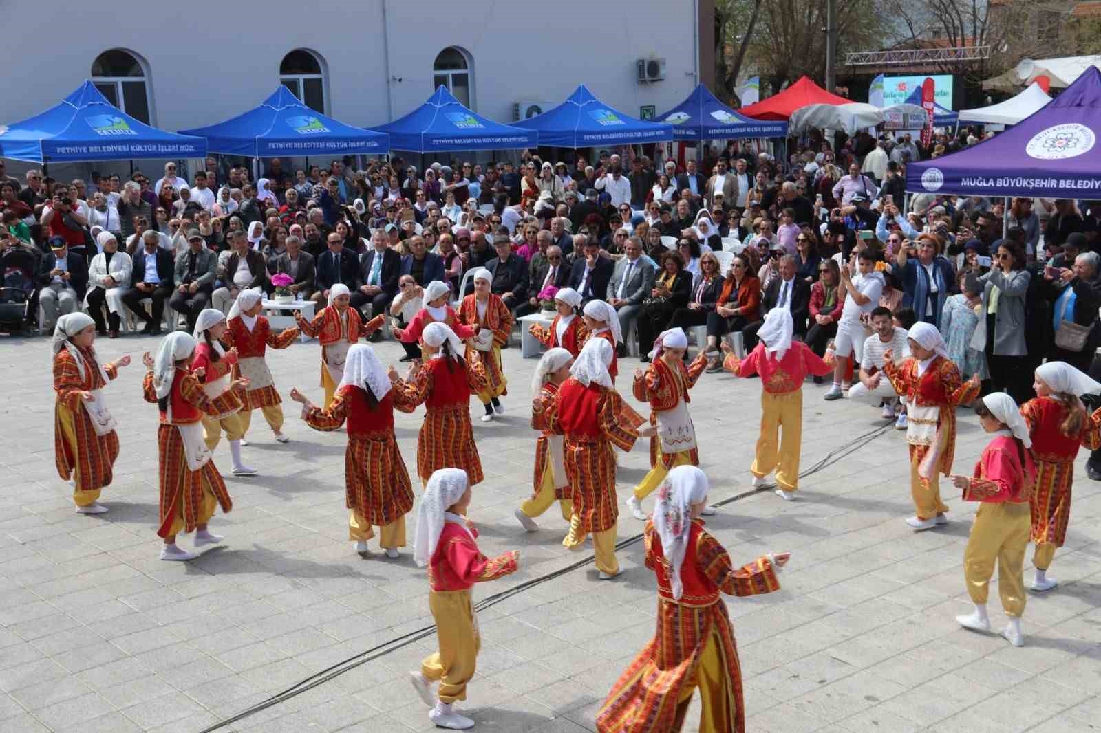 Fethiye’de 15. Dastar Ve Kuzugöbeği Festivali coşkusu başladı
Fethiye’de 15. Dastar Ve Kuzugöbeği Festivali coşkusu başladı
