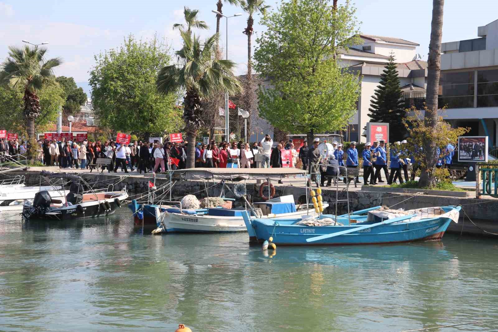 Fethiye’de Dünya Kadınlar Günü Yürüyüşü gerçekleştirildi
