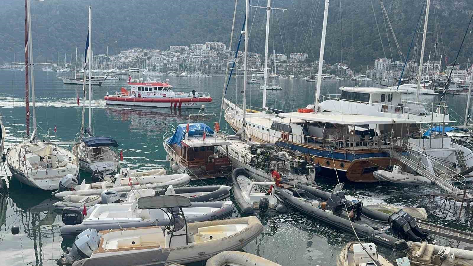 Fethiye’de göçmen kaçakçılığı yapılan tekne yandı
