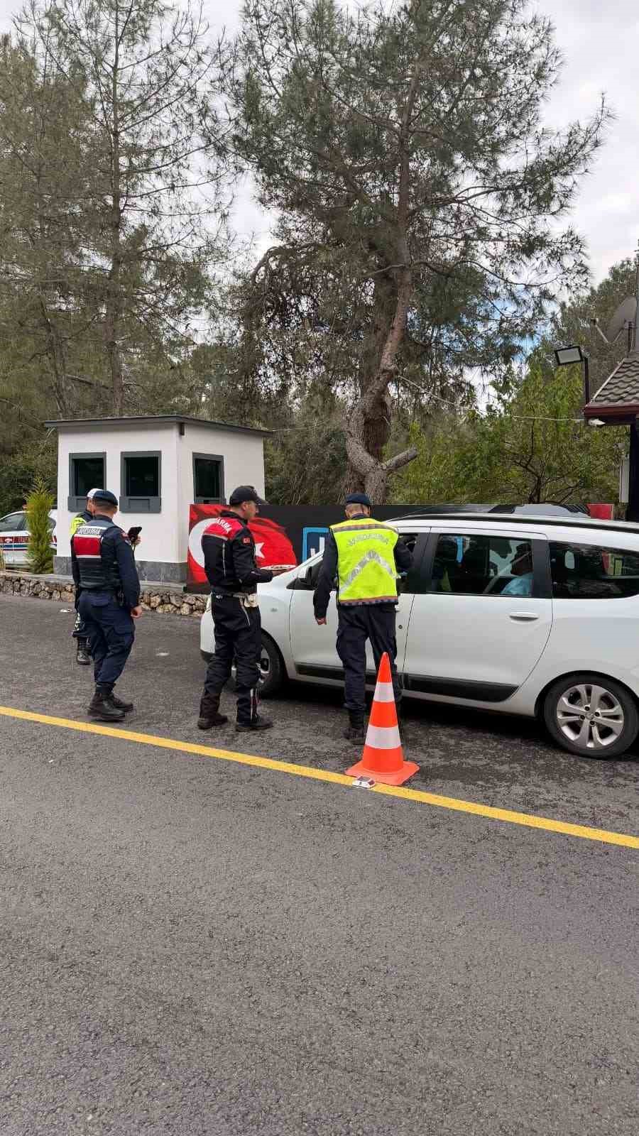 Fethiye’de Jandarmadan bayram uygulaması
