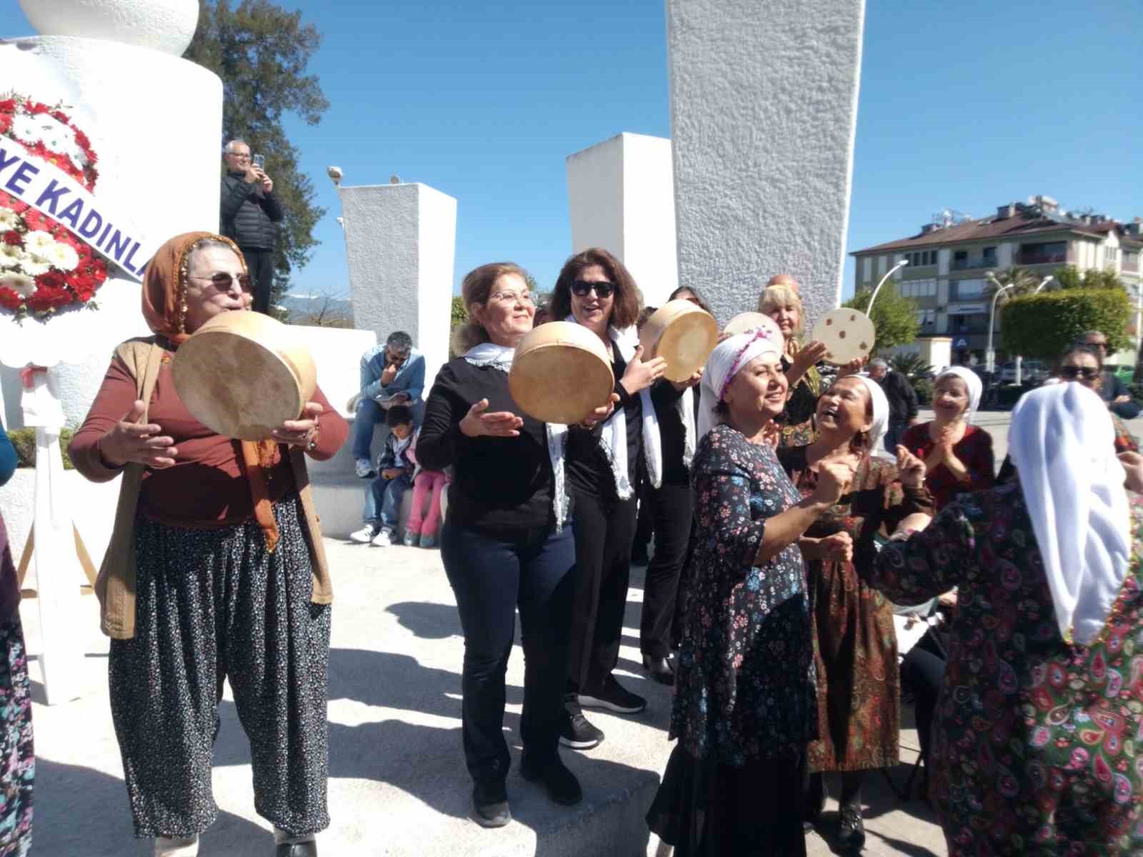 Fethiye’de Kadınlar, günlerini oynayarak kutladı
