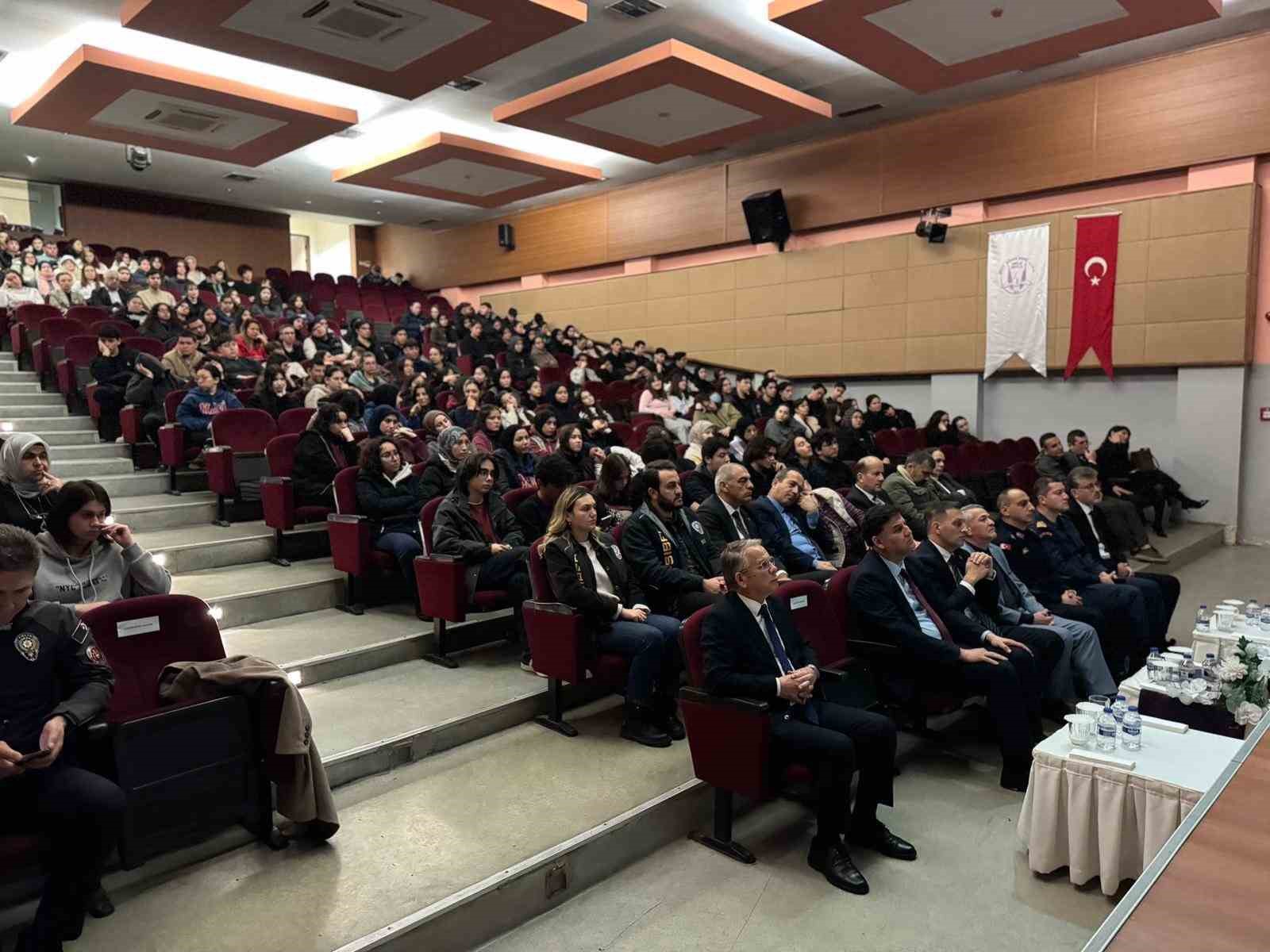 Fethiye’de lise öğrencilerine Bilişim Yoluyla Dolandırıcılık semineri
