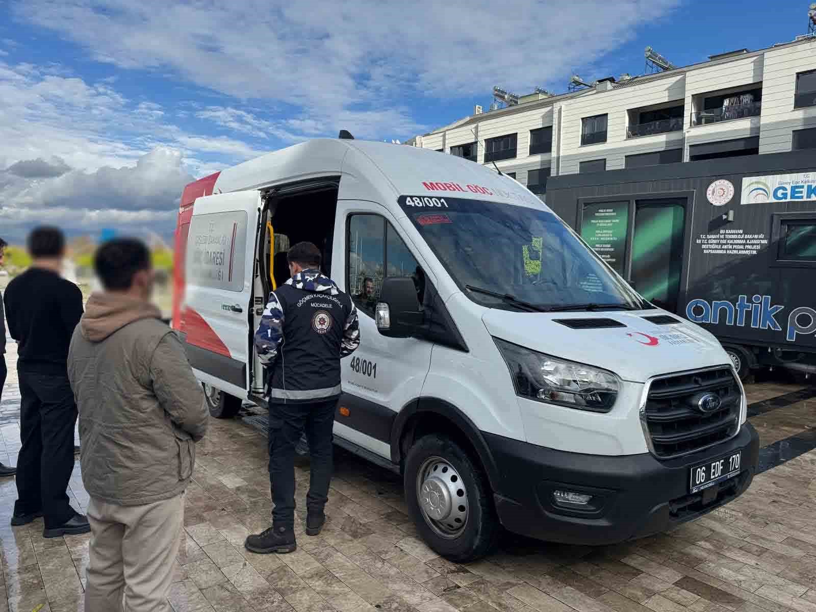 Fethiye’de yılbaşı öncesi yabancı uyruklulara yönelik denetimler sürüyor
