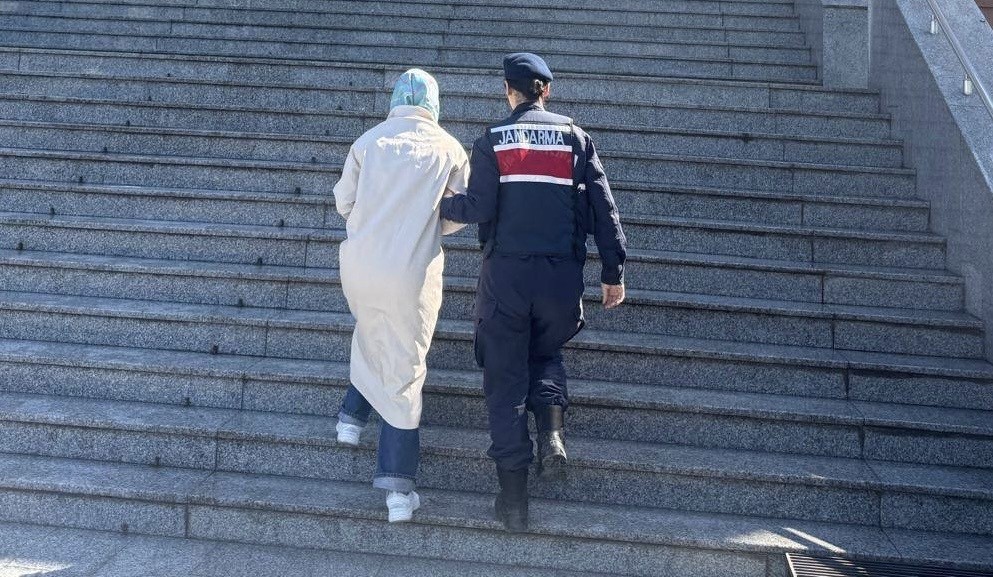 FETÖ’den 6 yıl 3 ay hapis cezası bulunan kadın yakalandı
