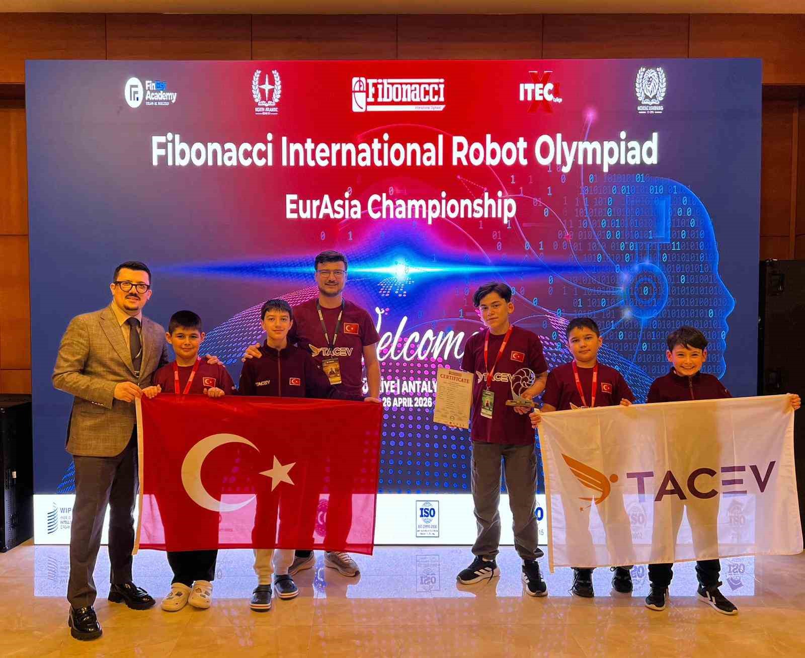 Fibonacci Uluslararası Robot Olimpiyatları’nda ilk 3’e girmek için mücadele ettiler
