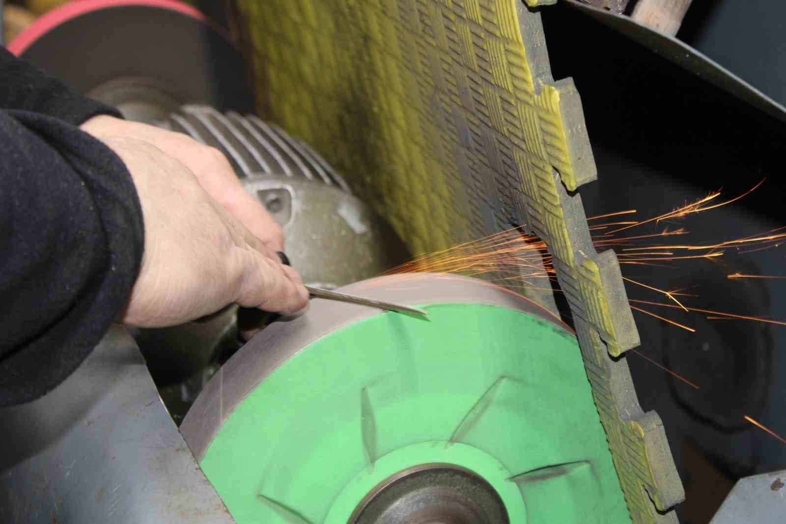 Fileto bıçakları elinde yeniden şekilleniyor
