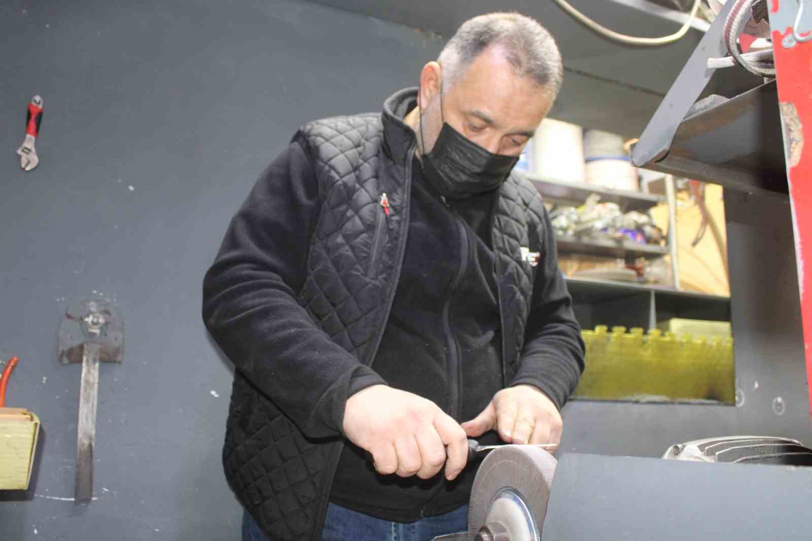 Fileto bıçakları elinde yeniden şekilleniyor
