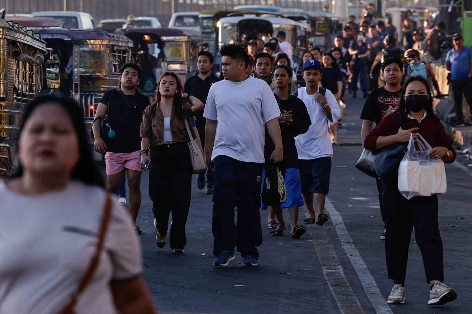 Filipinler’de ulaşım sendikaları artan yakıt fiyatlarına karşı iş bıraktı
Filipinler’de ulaşım sendikaları artan yakıt fiyatlarına karşı iş bıraktı