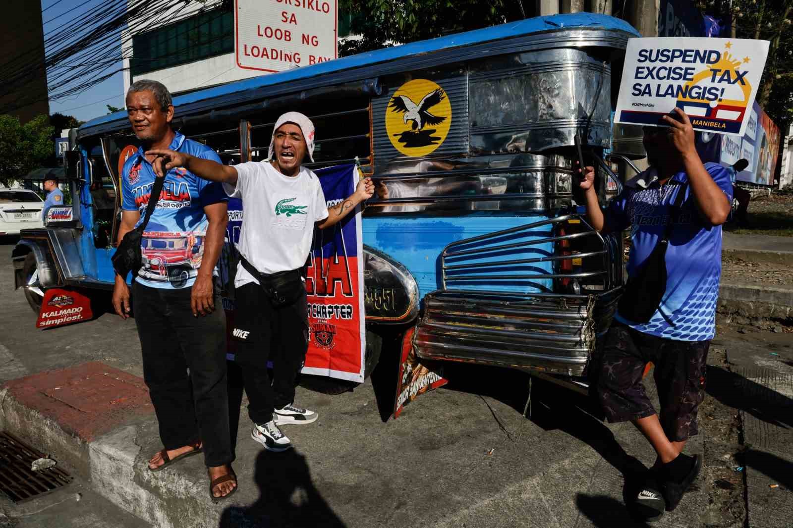 Filipinler’de ulaşım sendikaları artan yakıt fiyatlarına karşı iş bıraktı
Filipinler’de ulaşım sendikaları artan yakıt fiyatlarına karşı iş bıraktı