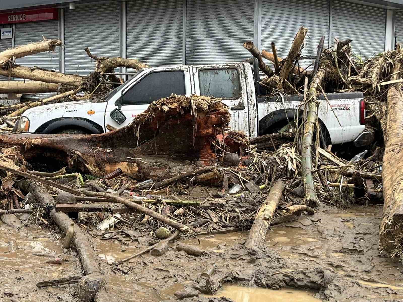 Filipinler’i tropikal fırtına vurdu: 12 ölü
