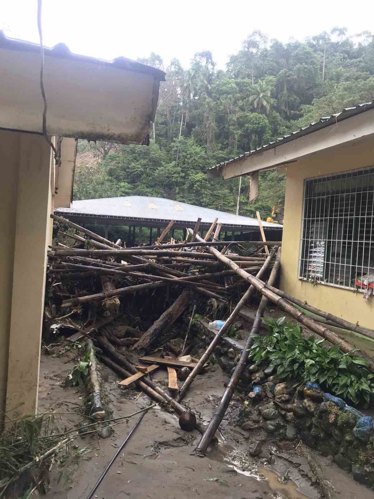 Filipinler’i tropikal fırtına vurdu: 12 ölü
