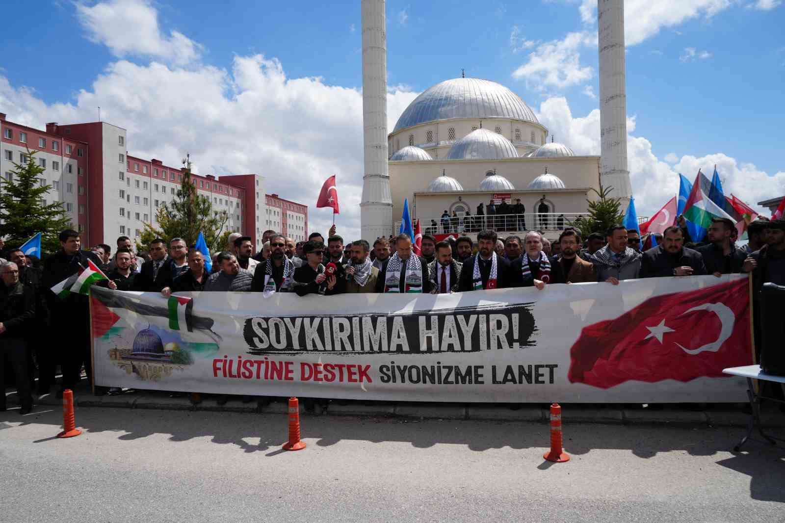 Filistin’deki idamlara Niğde’den tepki: "Bu zulme karşı sessiz kalmayacağız"
Filistin’deki idamlara Niğde’den tepki: "Bu zulme karşı sessiz kalmayacağız"