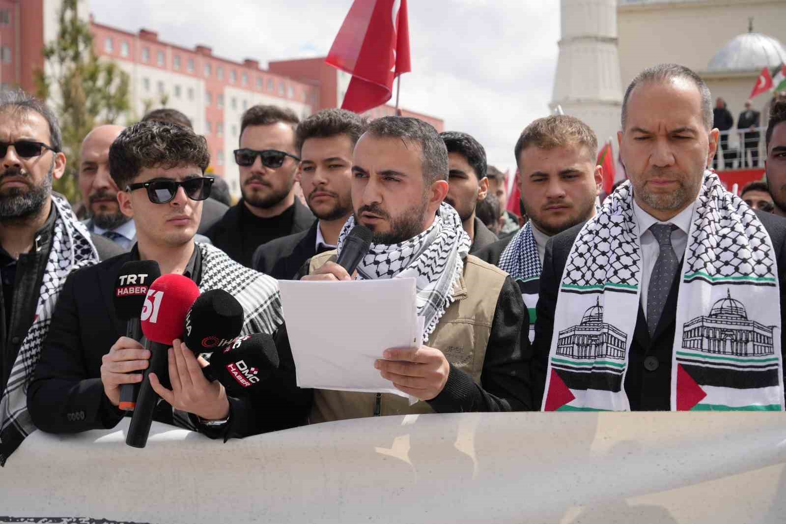 Filistin’deki idamlara Niğde’den tepki: "Bu zulme karşı sessiz kalmayacağız"
Filistin’deki idamlara Niğde’den tepki: "Bu zulme karşı sessiz kalmayacağız"
