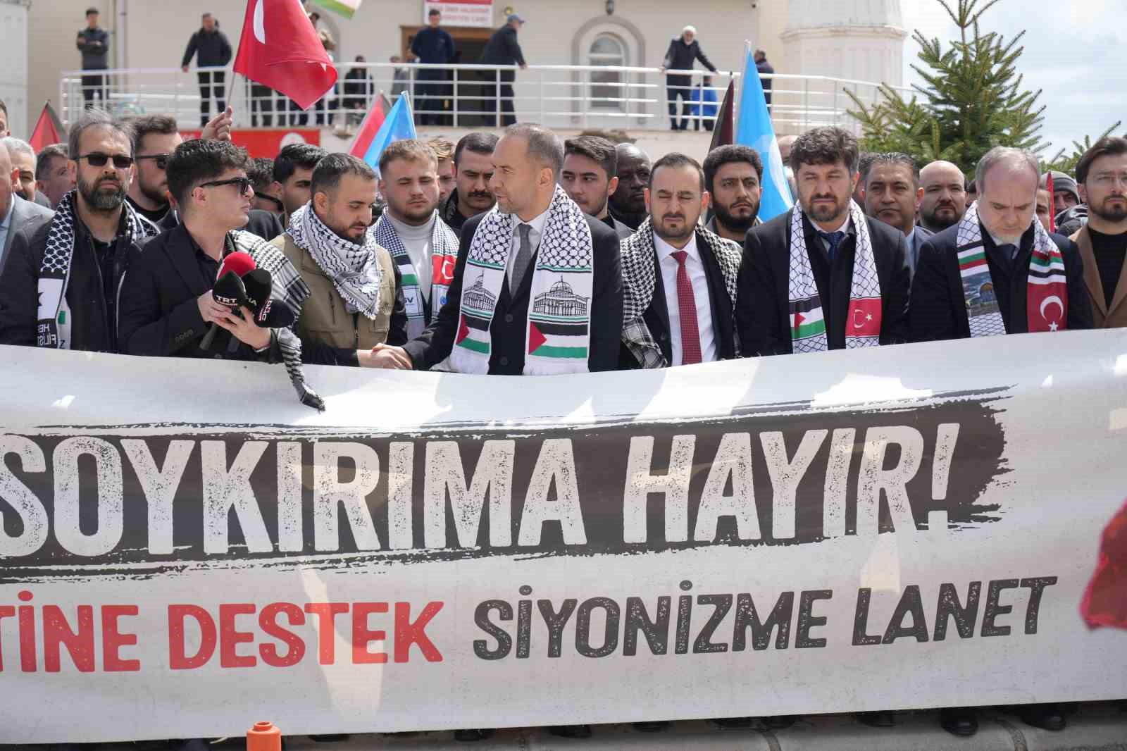 Filistin’deki idamlara Niğde’den tepki: "Bu zulme karşı sessiz kalmayacağız"
Filistin’deki idamlara Niğde’den tepki: "Bu zulme karşı sessiz kalmayacağız"