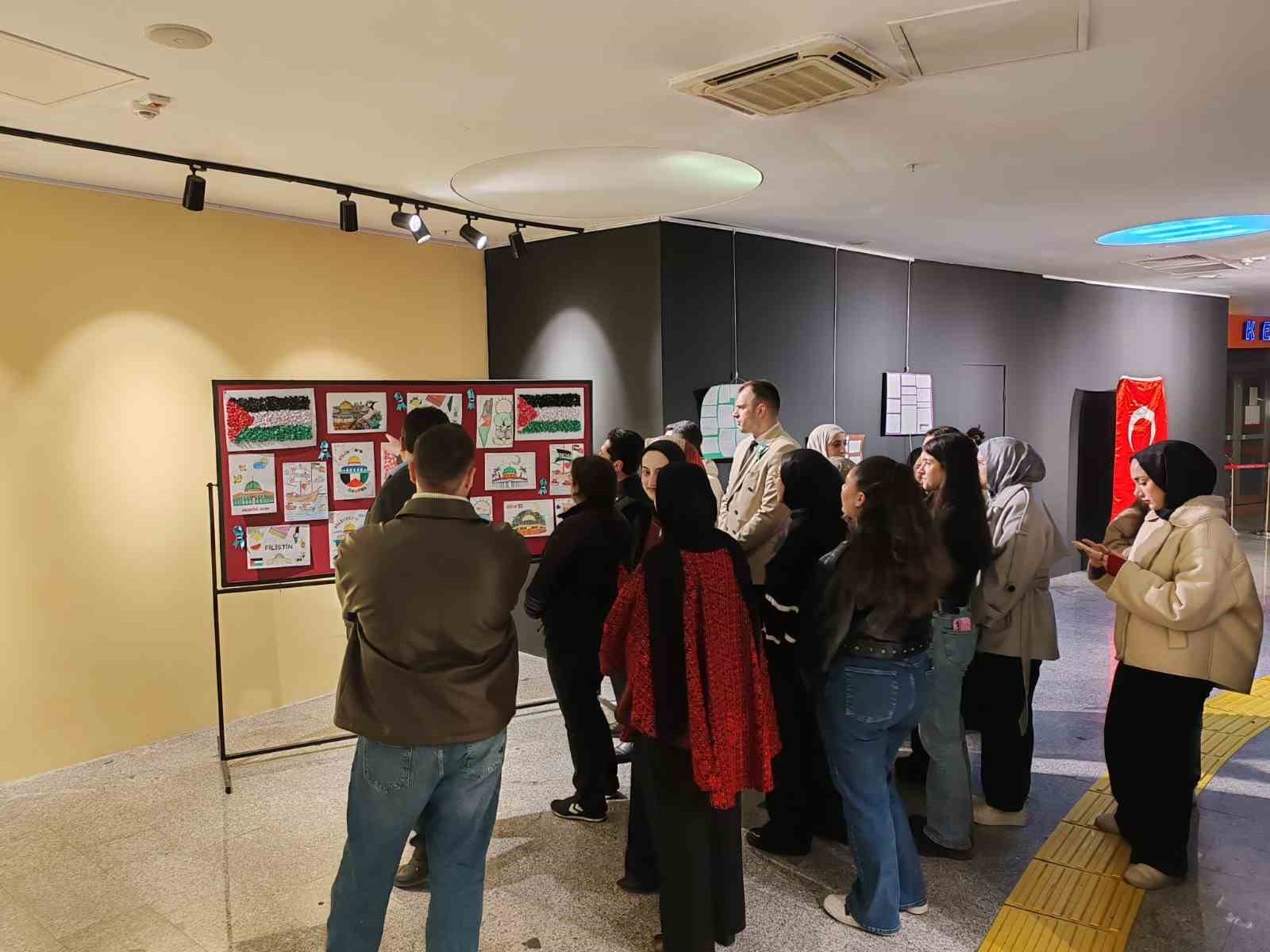 Filistin’i anlatan resimlerin yer aldığı sergiye büyük ilgi
