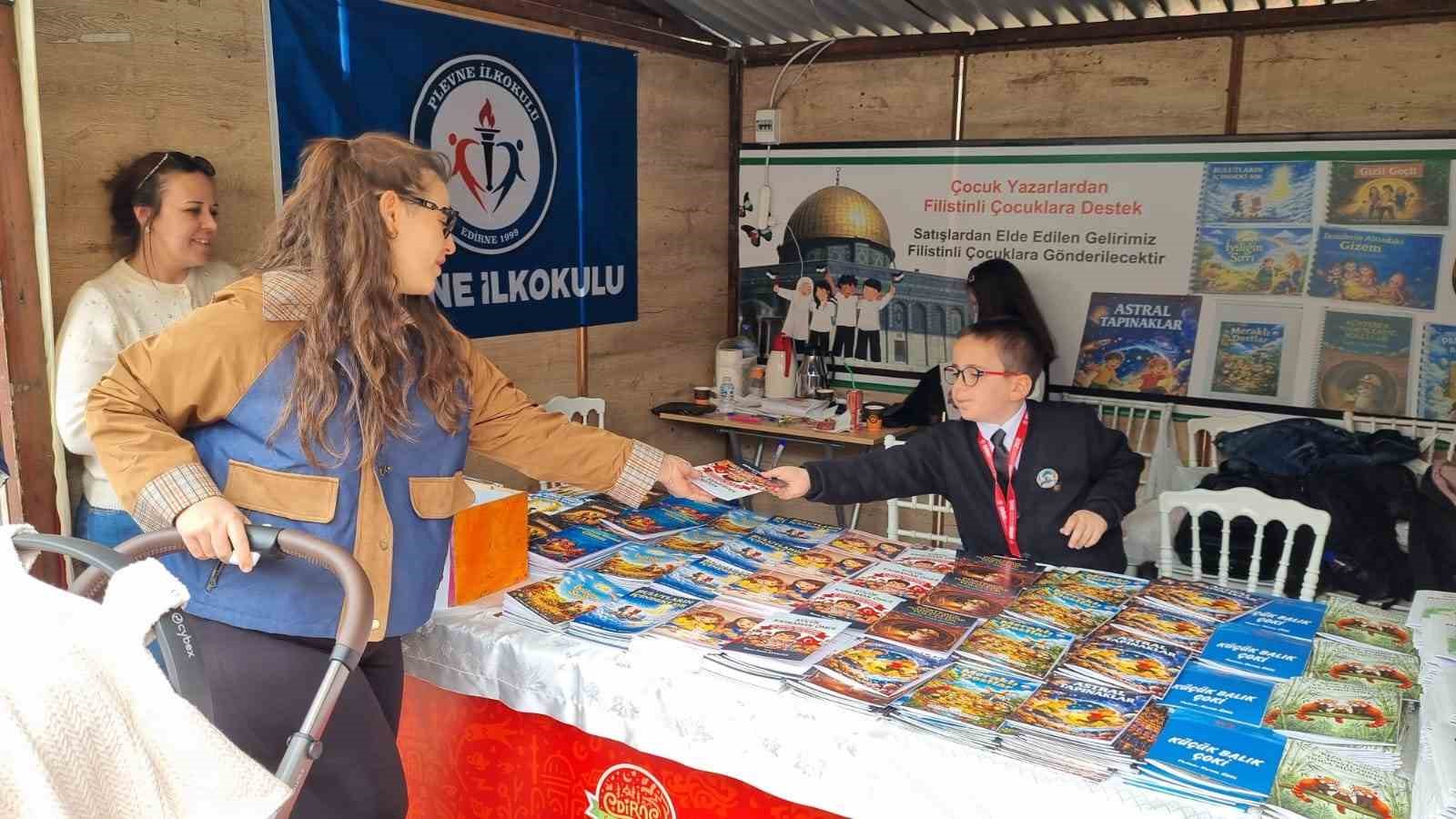 Filistinli akranları için hayal dünyalarını satırlara döktüler
