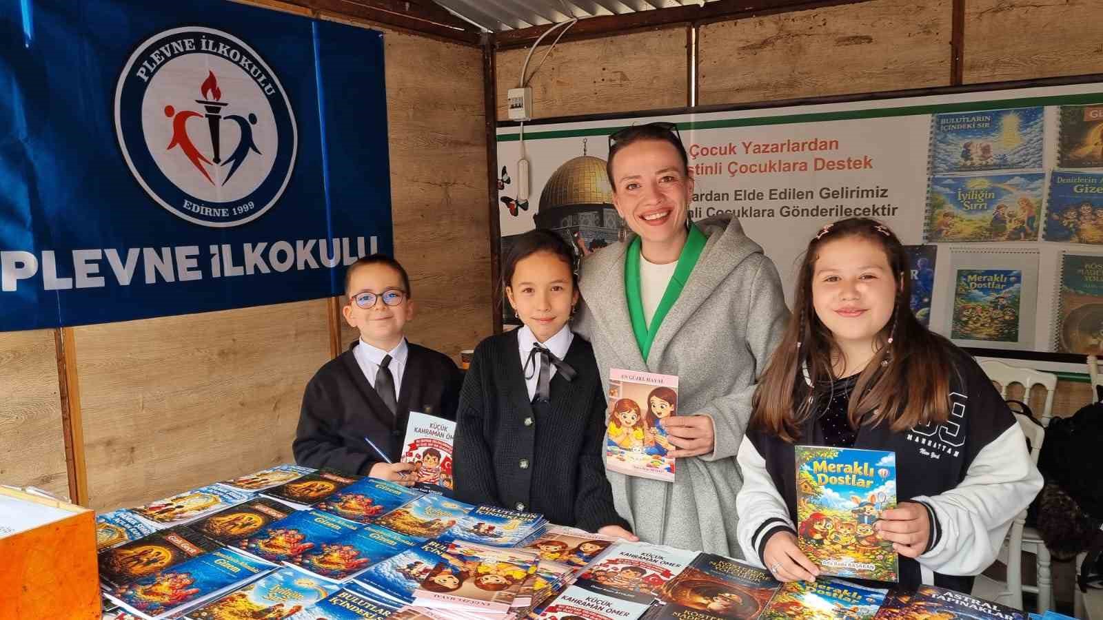 Filistinli akranları için hayal dünyalarını satırlara döktüler
