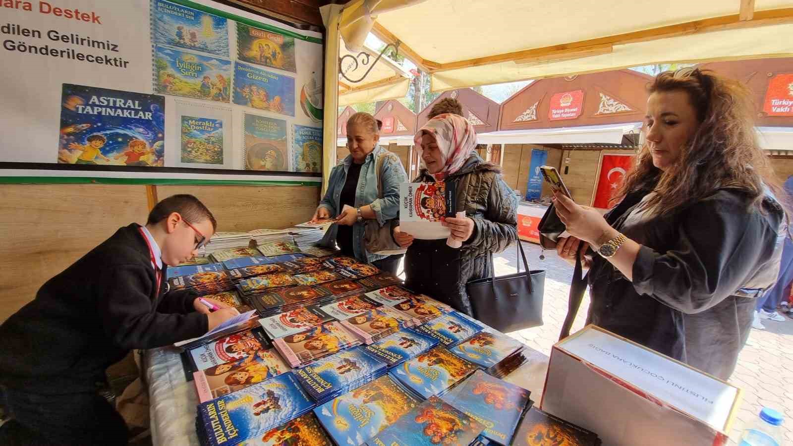 Filistinli akranları için hayal dünyalarını satırlara döktüler
