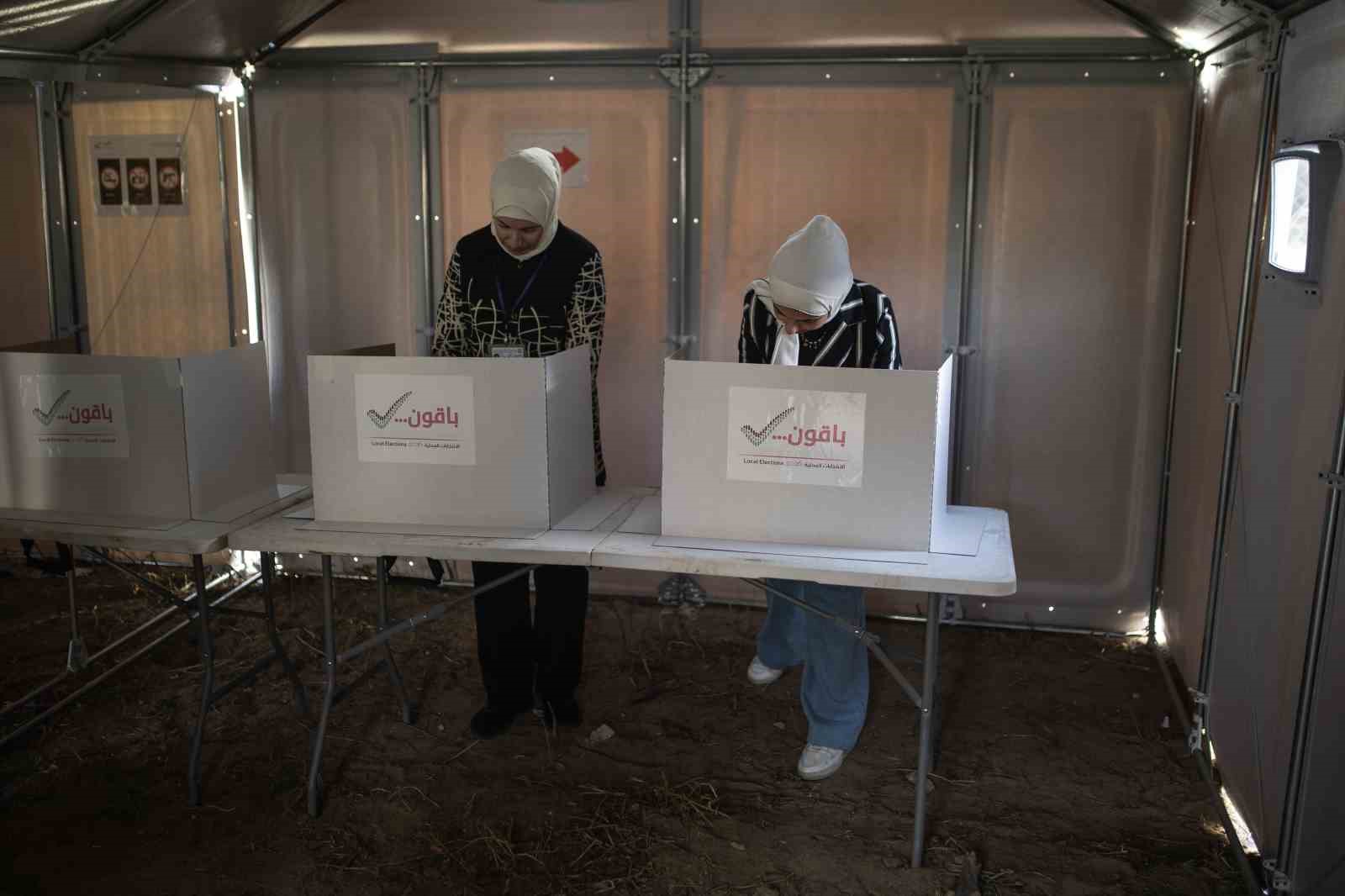 Filistinliler yerel seçim için sandık başında
