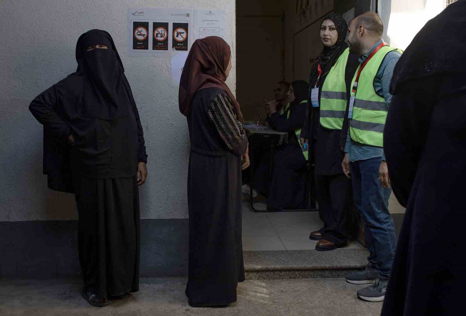 Filistinliler yerel seçim için sandık başında
