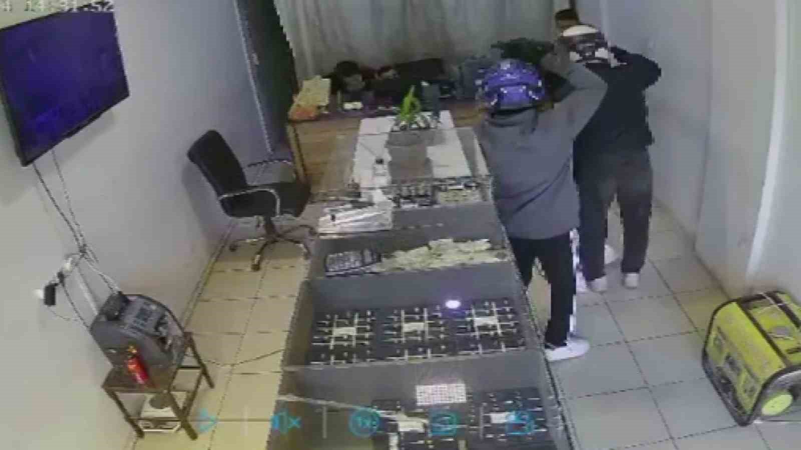 Film sahnelerini aratmayan soygunda 22 milyon TL’lik vurgun 3 dakika sürdü
