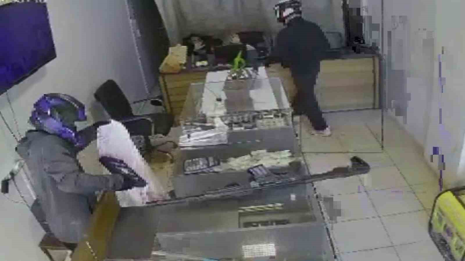 Film sahnelerini aratmayan soygunda 22 milyon TL’lik vurgun 3 dakika sürdü
