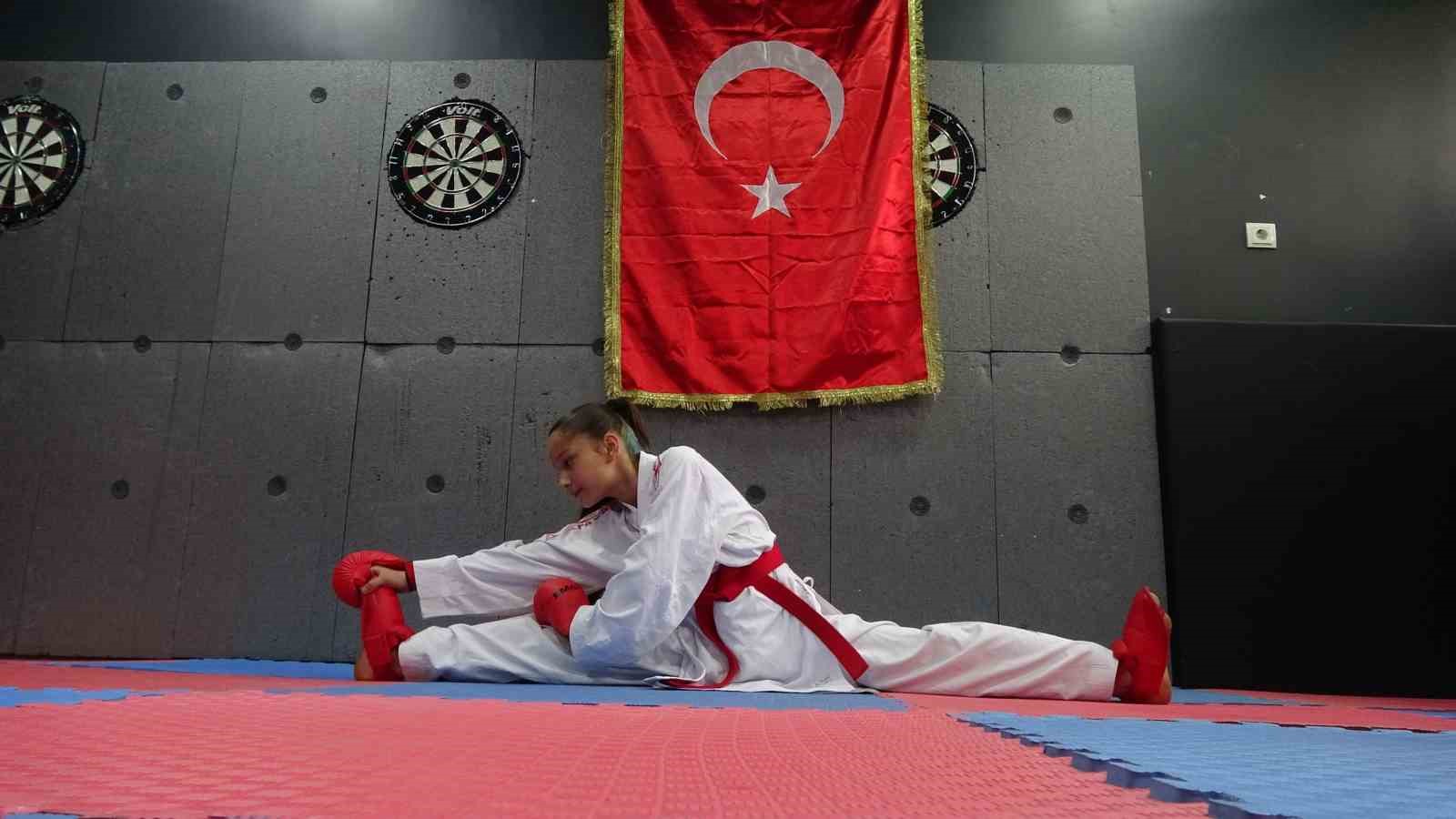 Filmlerden etkilendi, karatede şampiyon oldu
