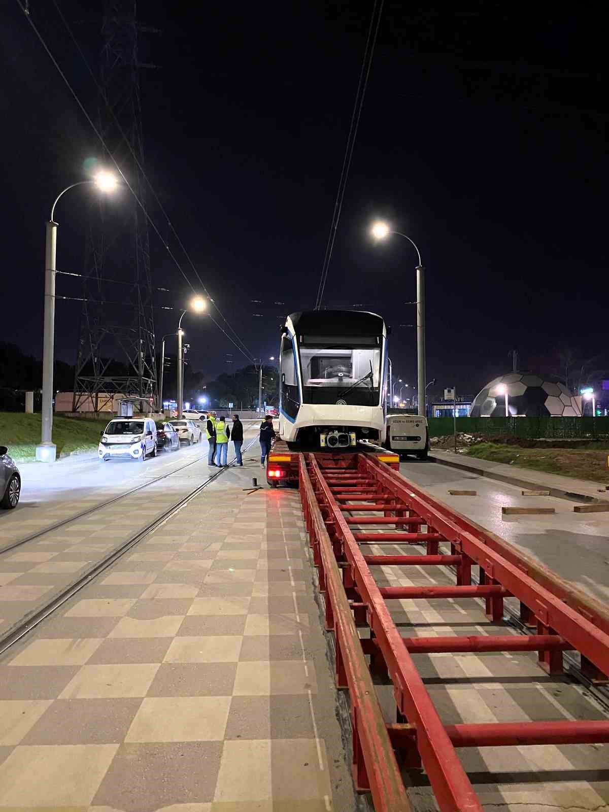 Filoya katılan yeni tramvay raylarla buluştu
