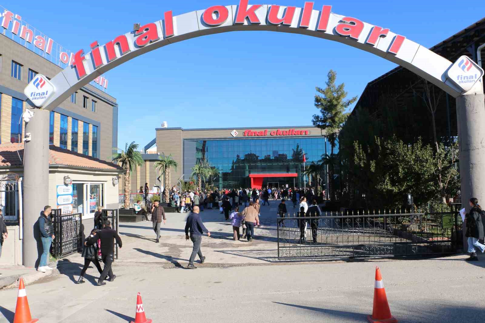 Final Okulları bursluluk sınavına 5 bin öğrenci katıldı
