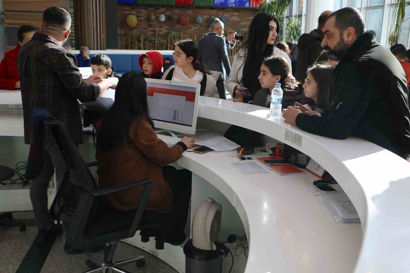 Final Okulları bursluluk sınavına 5 bin öğrenci katıldı
