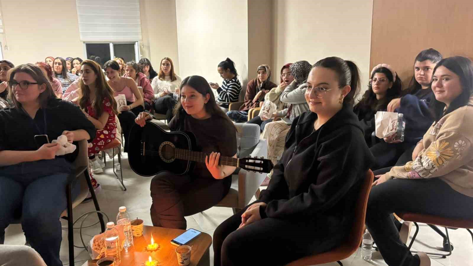 Final öncesi stres, yerini eğlenceye bıraktı
Final öncesi stres, yerini eğlenceye bıraktı