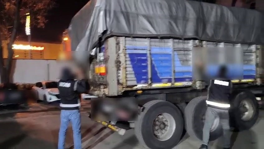 Fındıkla kamufle edilen tırdan 30 milyonluk kaçak makaron çıktı: 4 gözaltı

