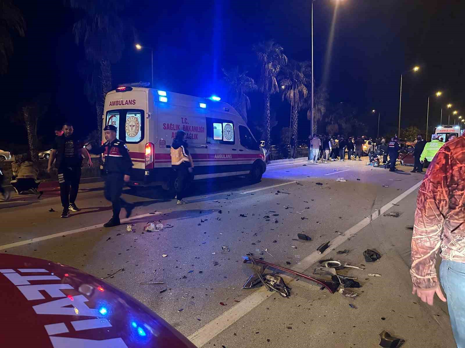 Finike-Kumluca yolunda kaza: 1 ölü, 5 yaralı
Finike-Kumluca yolunda kaza: 1 ölü, 5 yaralı