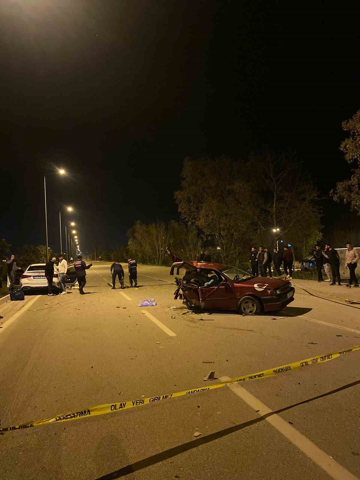 Finike-Kumluca yolunda kaza: 1 ölü, 5 yaralı
Finike-Kumluca yolunda kaza: 1 ölü, 5 yaralı