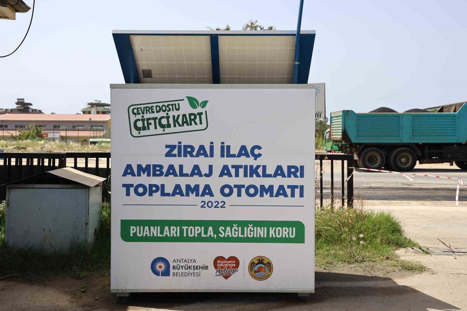 Finikeli kadınlara ‘Çevre Dostu Çiftçi Kart’ tanıtıldı
Finikeli kadınlara ‘Çevre Dostu Çiftçi Kart’ tanıtıldı