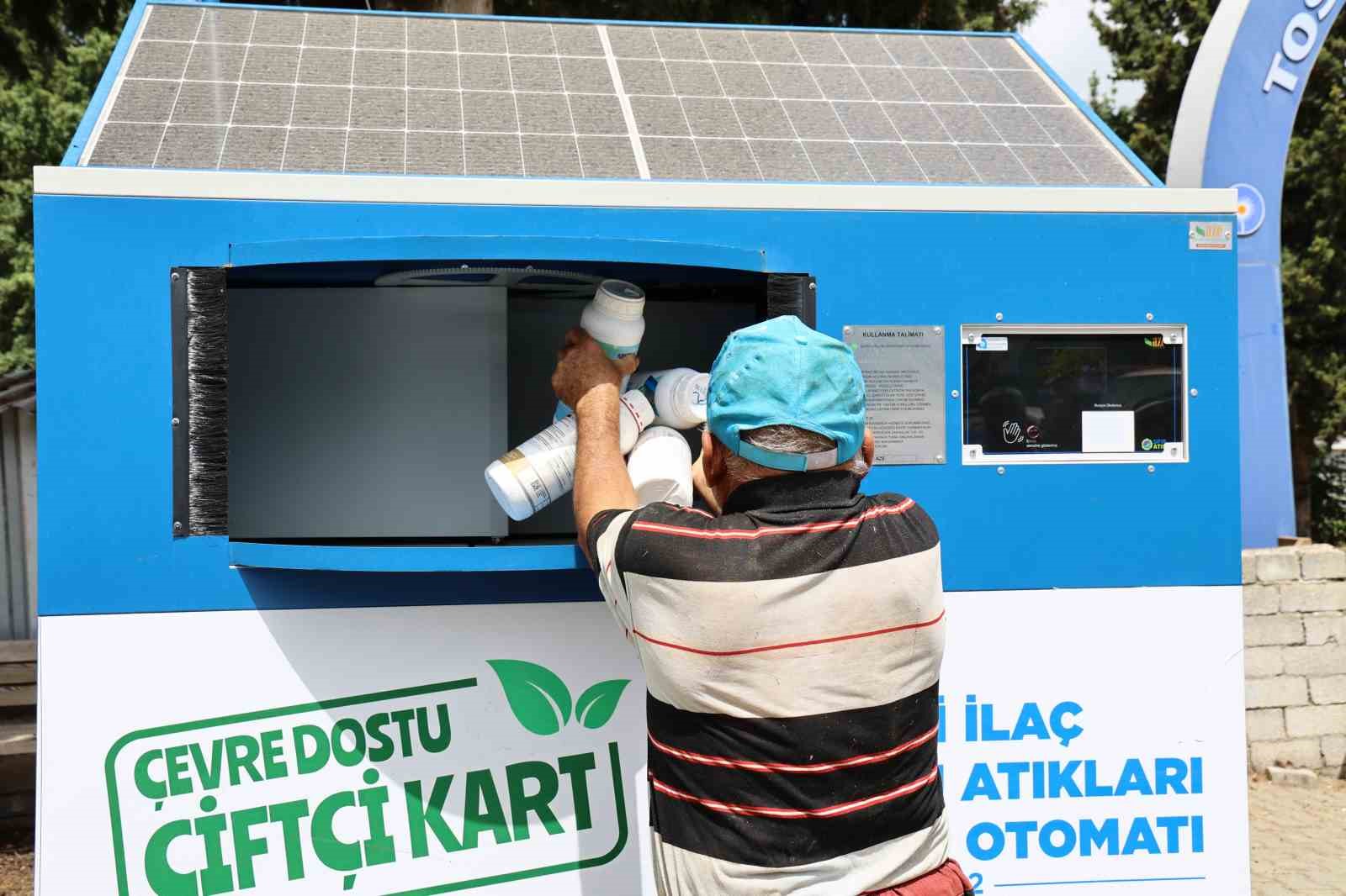 Finikeli kadınlara ‘Çevre Dostu Çiftçi Kart’ tanıtıldı
Finikeli kadınlara ‘Çevre Dostu Çiftçi Kart’ tanıtıldı