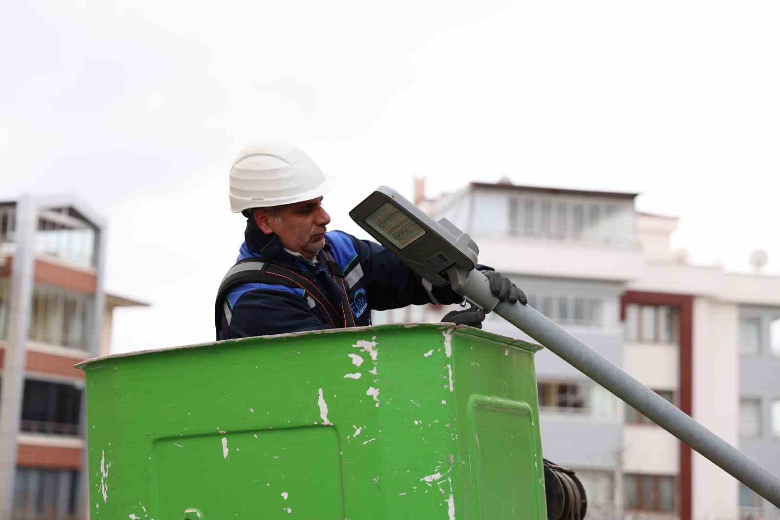 Fırat EDAŞ’tan şehir aydınlatmasına 13 milyon lirayı aşan yatırım
