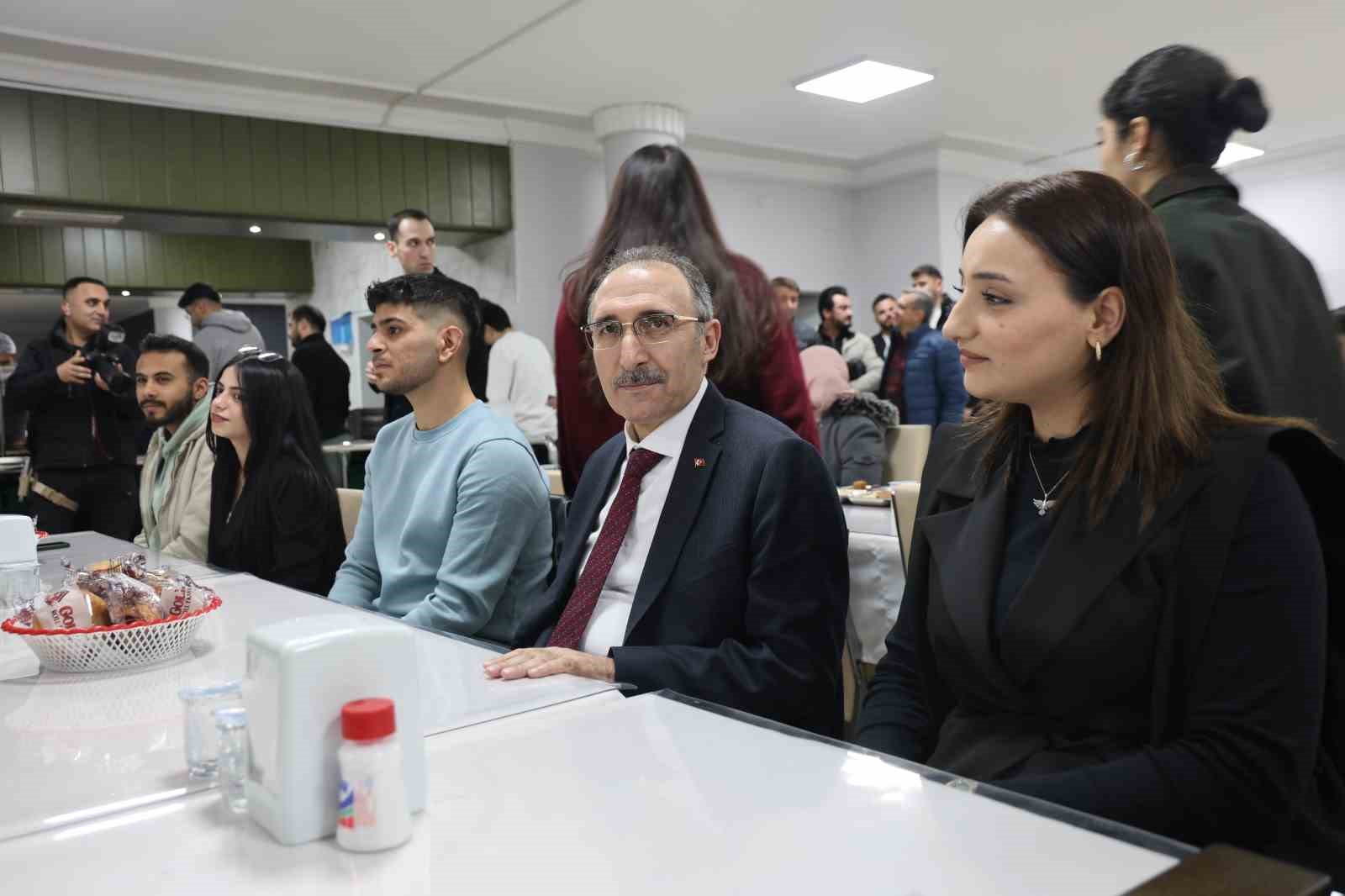 Fırat Üniversitesi’nde öğrenciler Ramazan ayında anne yemekleriyle iftarını açıyor
