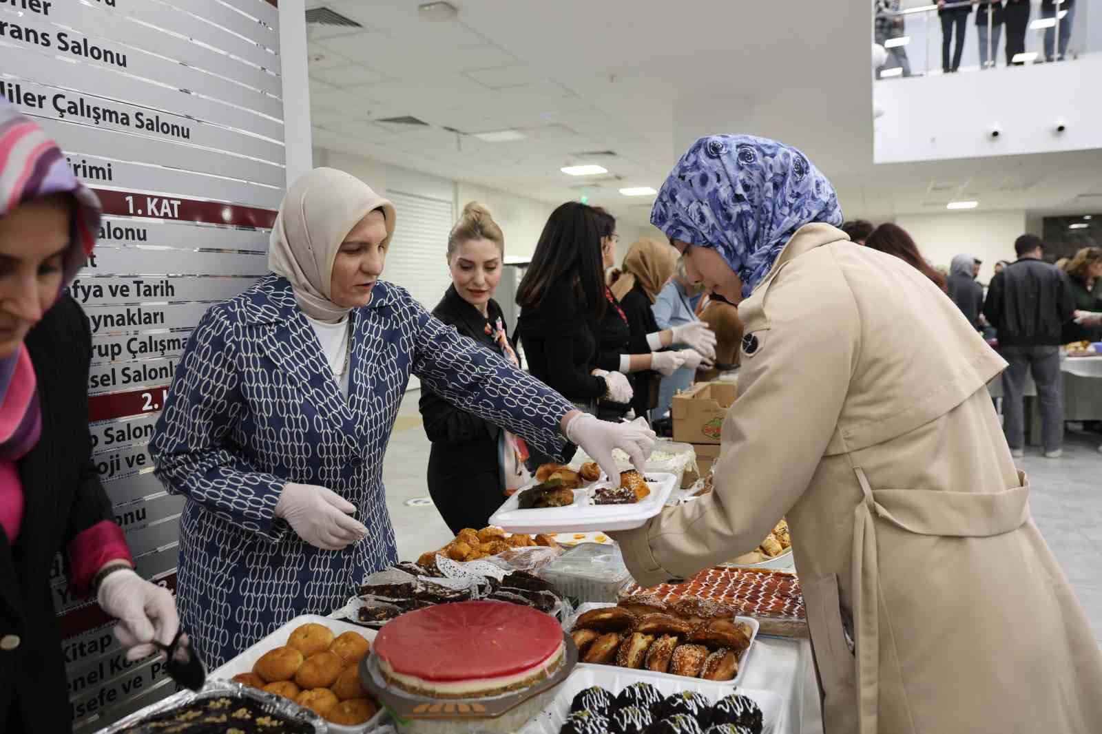 Fırat Üniversitesi’nde sınav öncesi öğrencilere 150 çeşit ev yemeği ikram edildi

