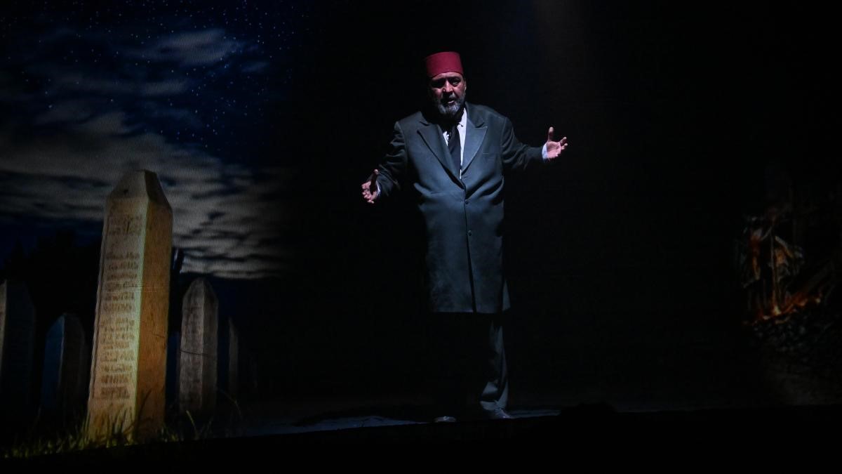 "Firavunla Yüz Yüze" oyunu tiyatro severlerle buluştu
