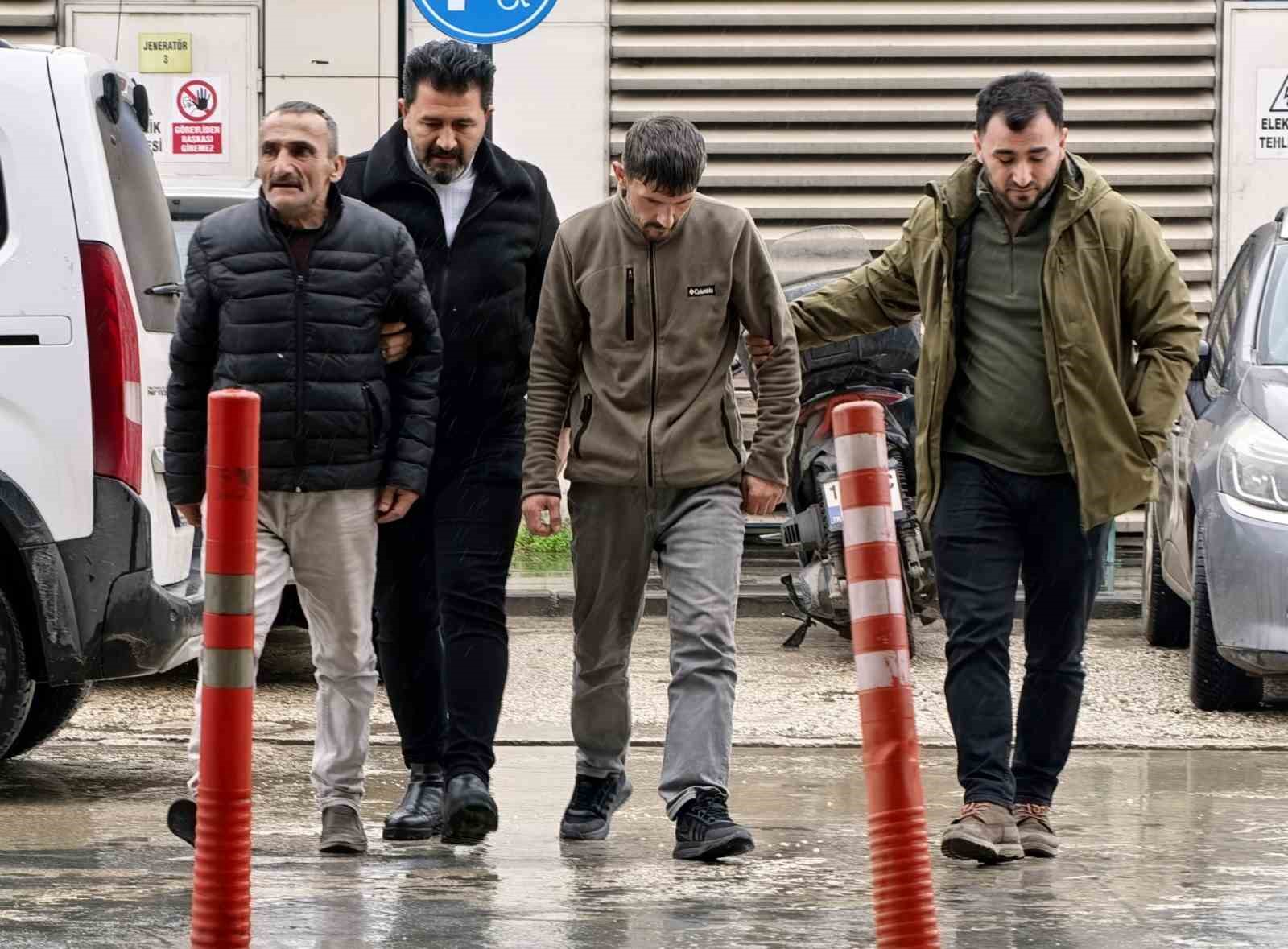 Fırça sapıyla dehşet : Arkadaşlarını ağır yaraladılar, 2 kişi tutuklandı
