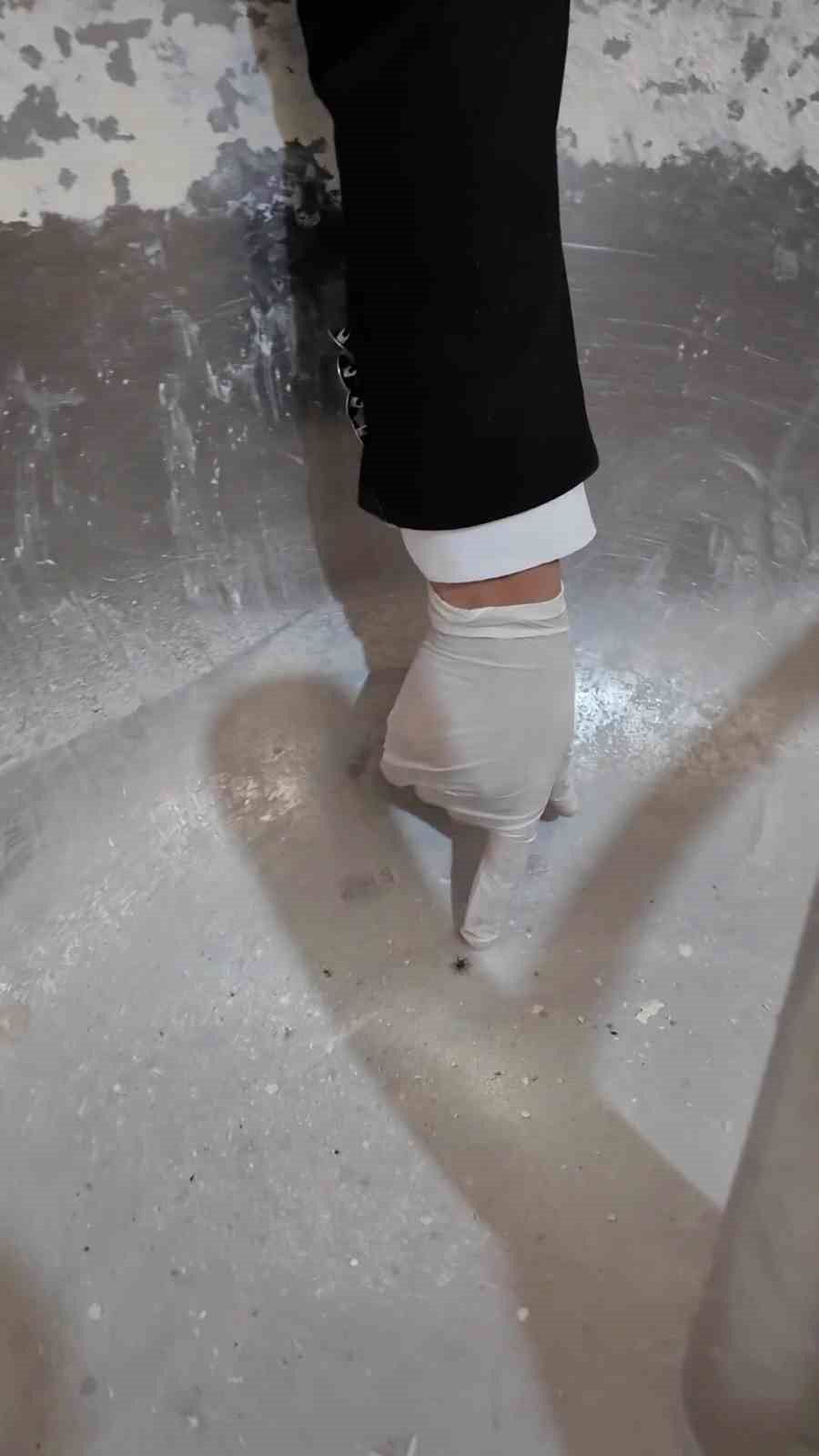 Fırında ortaya çıkan görüntülere tepki gösteren zabıta müdürü: "Fareyi geçtim, yılan çıkacak diye korkuyorum"
Fırında ortaya çıkan görüntülere tepki gösteren zabıta müdürü: "Fareyi geçtim, yılan çıkacak diye korkuyorum"