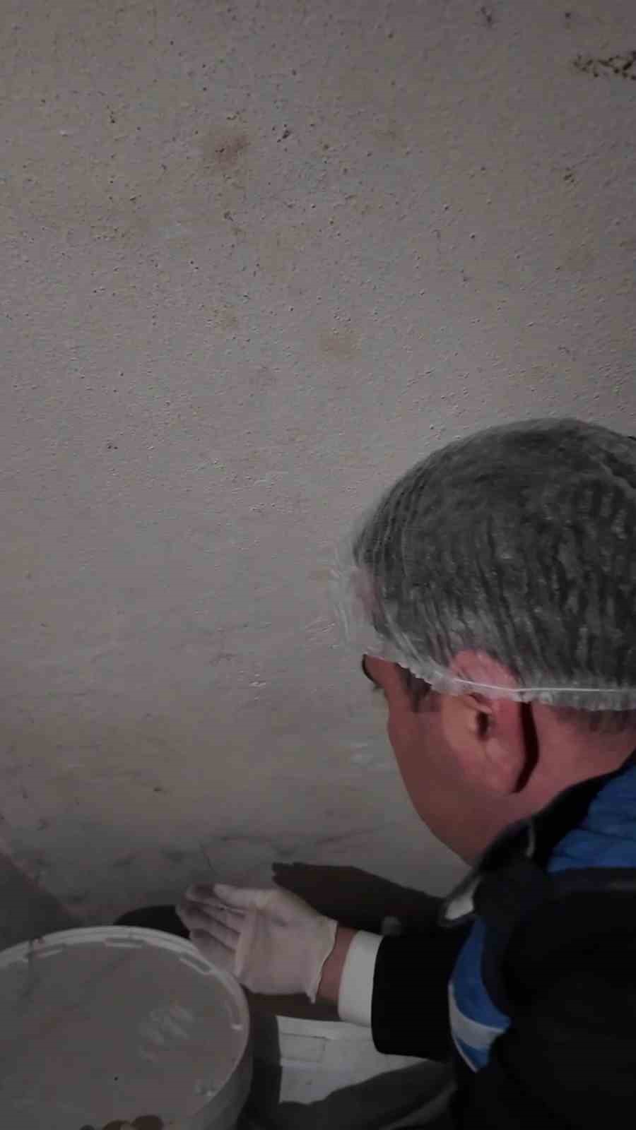 Fırında ortaya çıkan görüntülere tepki gösteren zabıta müdürü: "Fareyi geçtim, yılan çıkacak diye korkuyorum"
Fırında ortaya çıkan görüntülere tepki gösteren zabıta müdürü: "Fareyi geçtim, yılan çıkacak diye korkuyorum"