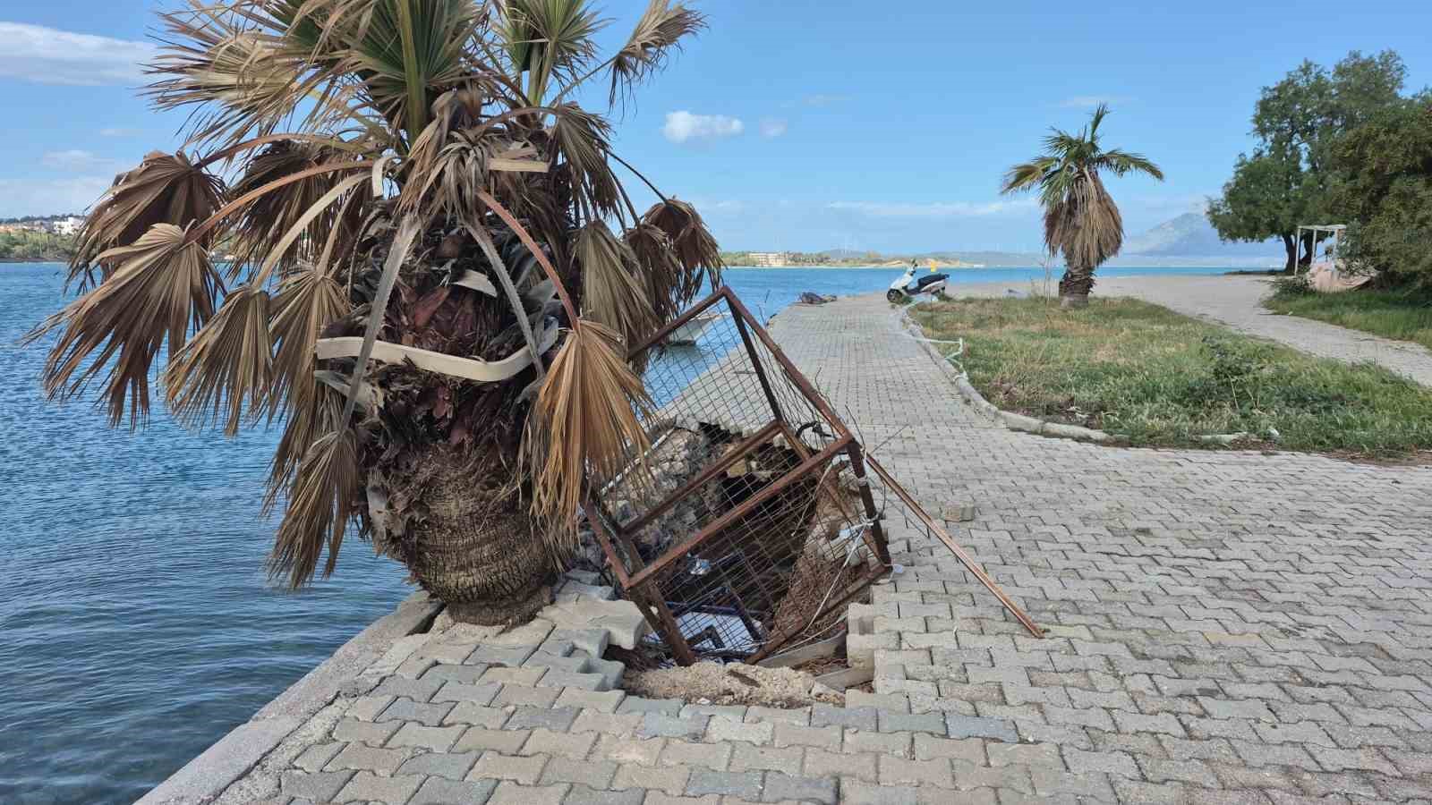 Fırtına gitti, hasar kaldı
