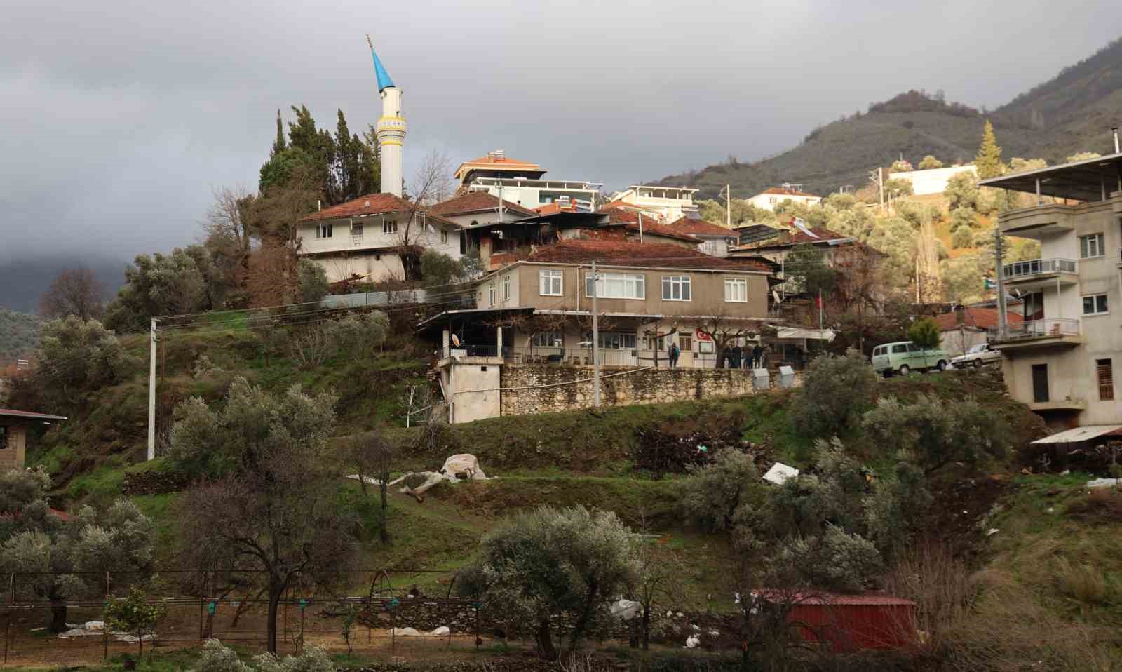 Fırtına yıktı geçti
