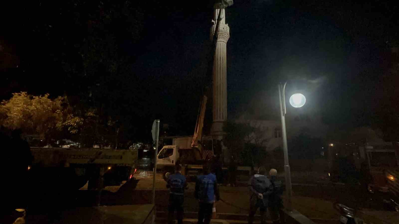 Fırtınada zarar gören minarede çalışma başlatıldı
