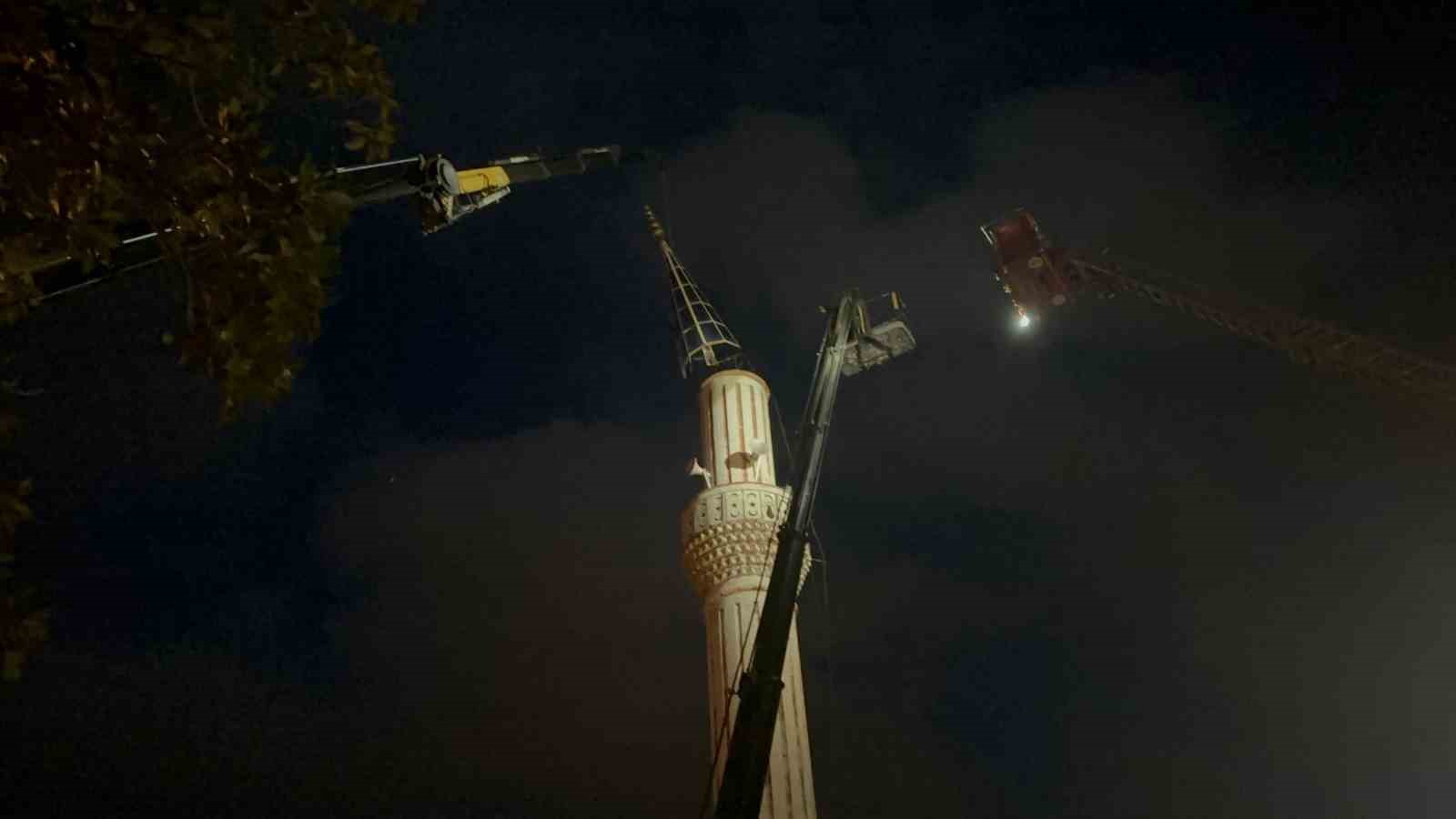 Fırtınada zarar gören minarede çalışma başlatıldı
